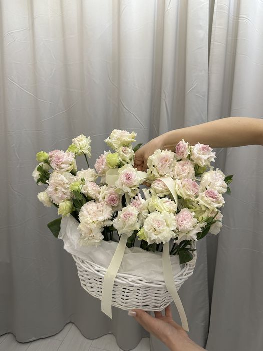 Корзинка роз эустома