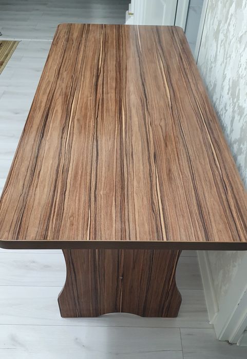 Стол кухонный в отличном состоянии