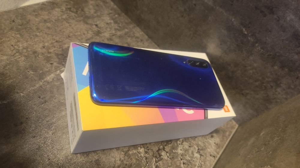 Продам Xiaomi Mi 9 lite 6/128gb blue