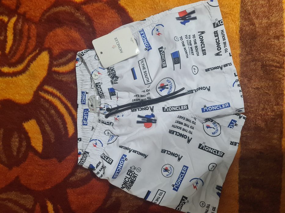 Къси панталони Монклер