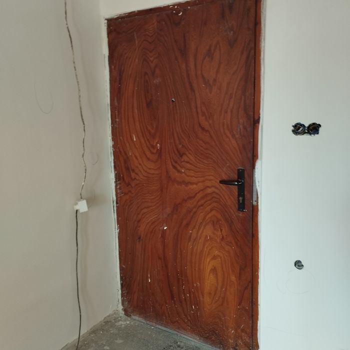 Врати интериорни и входна