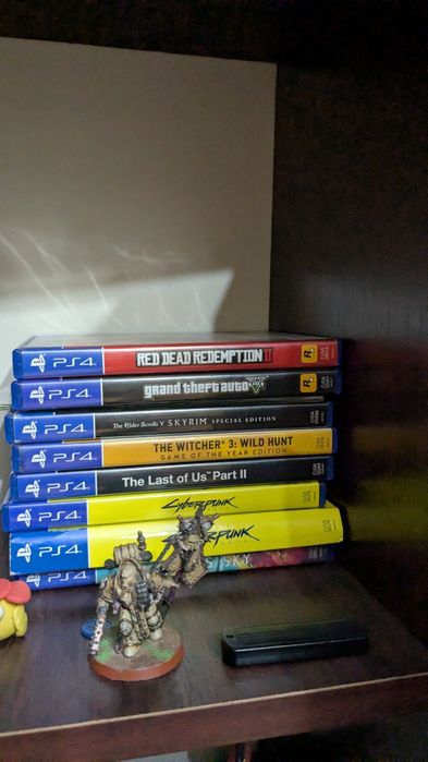 PlayStation 4 Pro 1Tb с един джойстик
