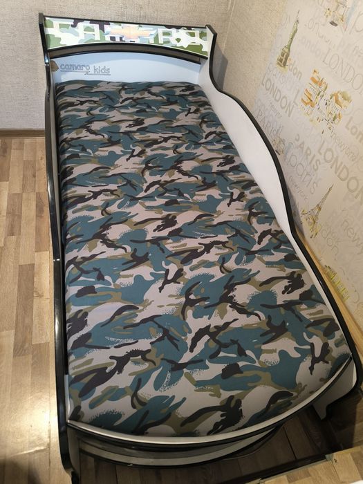 Детская кровать машина