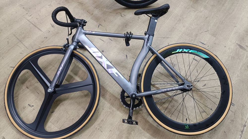 Стильный фикс / трековый велосипед JIXF
Прю