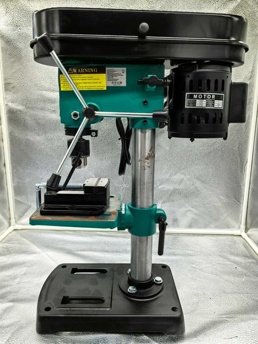 Masina de gaurit cu coloana Hitman 1950W 739 lei