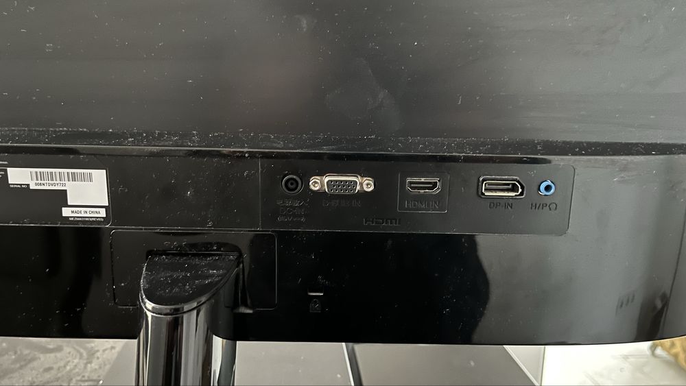 LG monitor 24” 2020