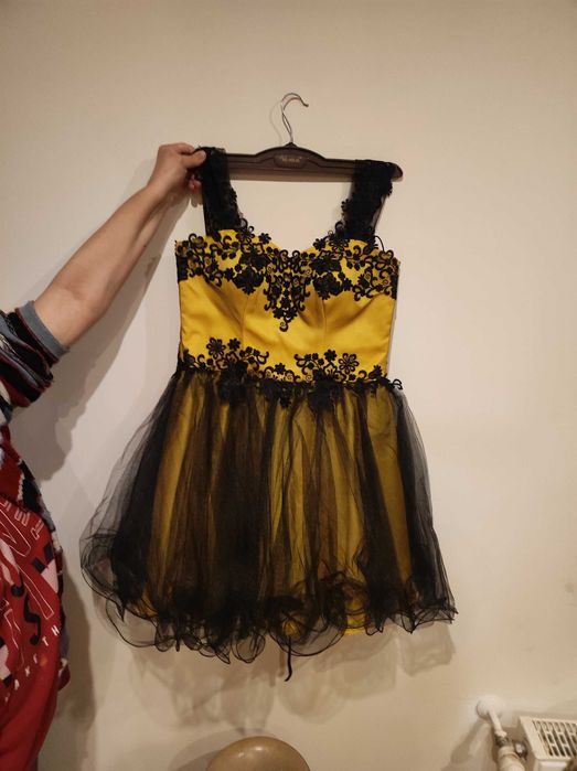 абитуриентска рокля