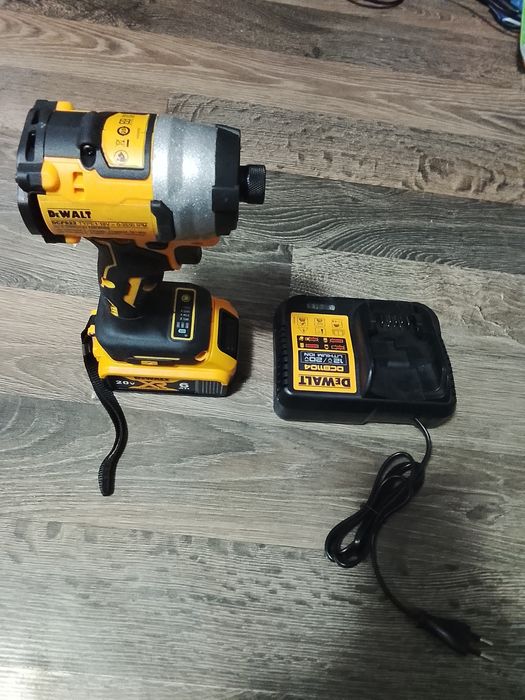 Impact DeWalt dcf922 cu baterie și încărcător. Produs NOU