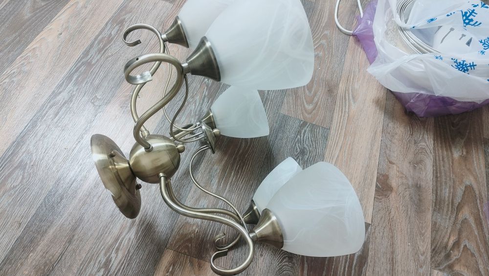 Продам 3 люстры.