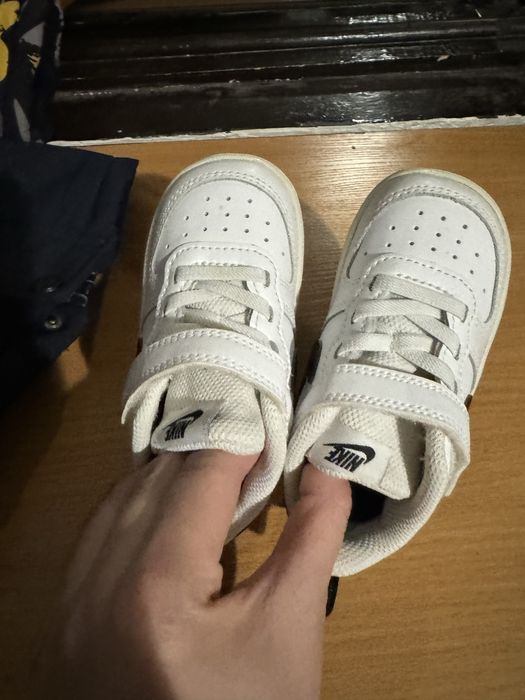 Продам детские кроссовки nike