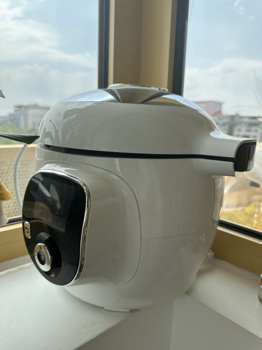 Multicooker inteligent Tefal - cu gatire sub presiune