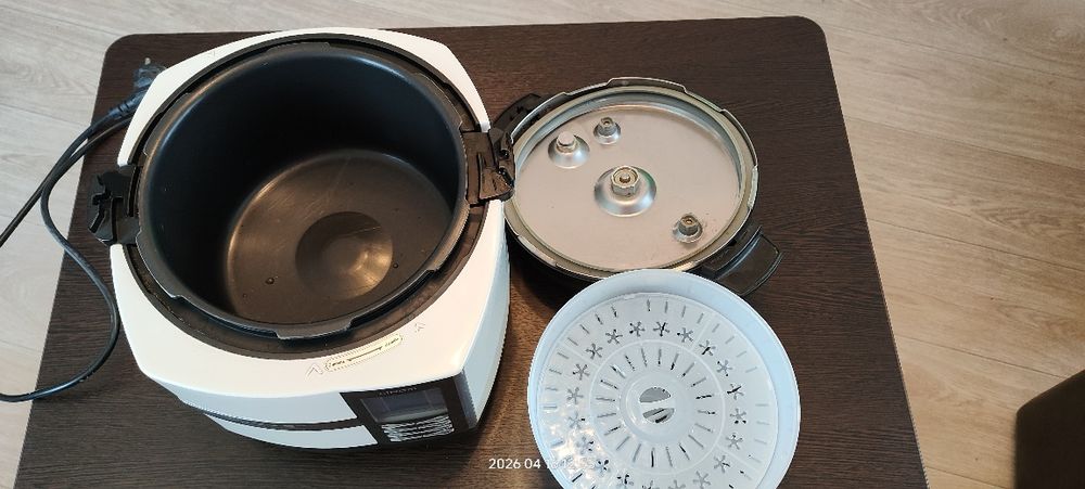 Продам мультиварку.