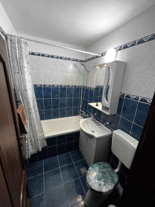 Inchiriez apartament 3 camere, Cartierul Rogerius