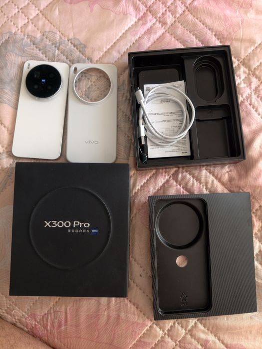 Продавам vivo x300 pro 256gb white китайска версия