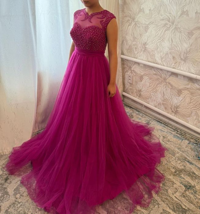 Продам вечерние платья