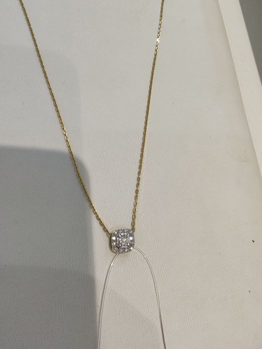 Продается подвеска с бриллиантами