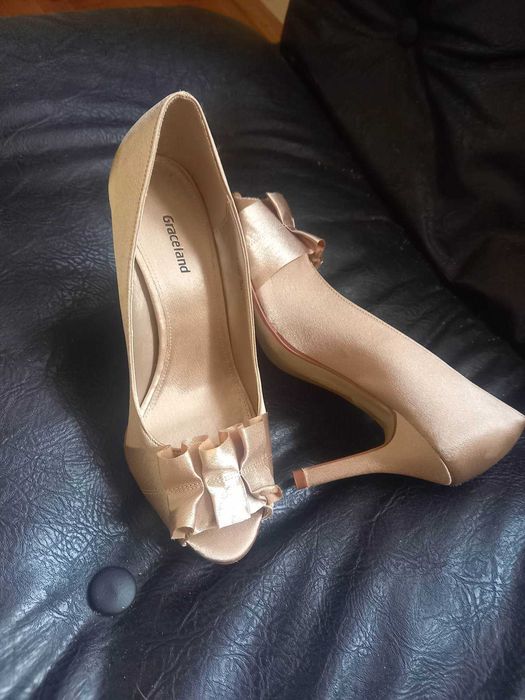 Обувки сатен с отворени пръсти