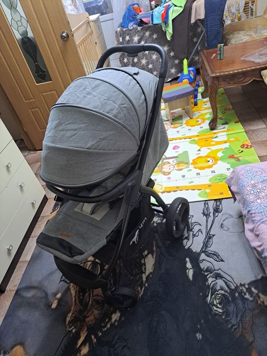 Коляска детская продам срочно