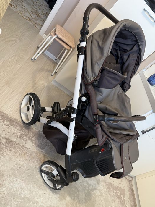 Коляску продам тормоз не работает только