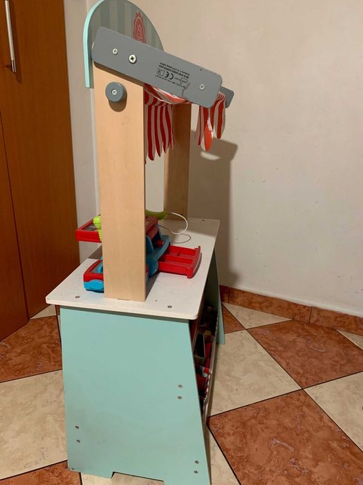 Vand magazin/teatru lemn