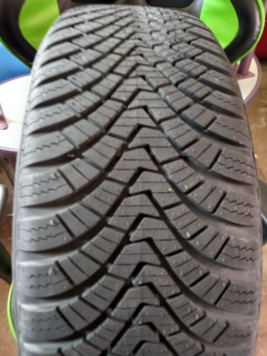 Продавам 2 бр всезонни гуми 195/55/16