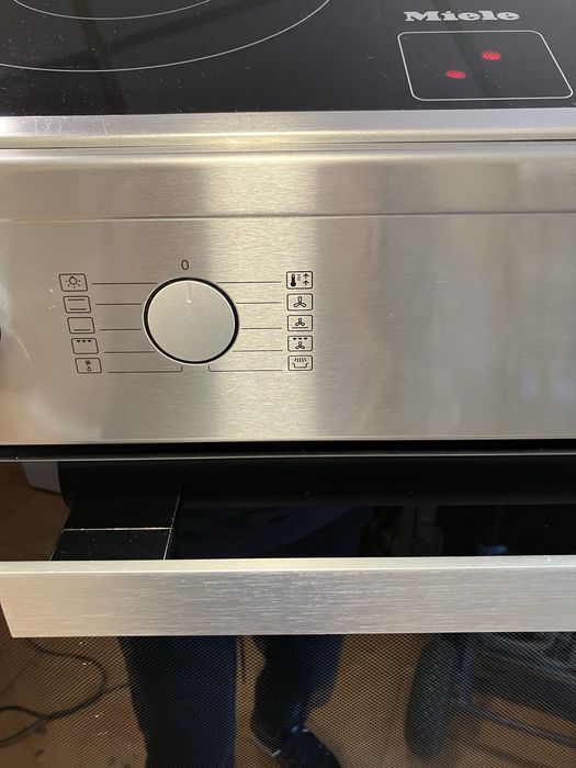 Фурна с керамичен плот MIELE