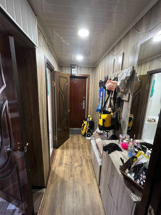 Продам квартиру спутник 8-1ком 2этаж двух этажного дома