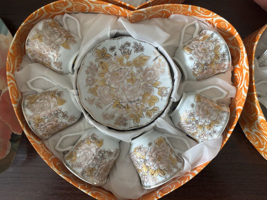 Продавам порцеланов сервиз за кафе - 4 броя