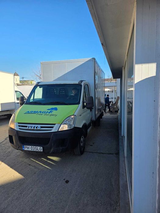 Autoutilitara Iveco Daily 35S Furgon Box + Lift Dhollandia
