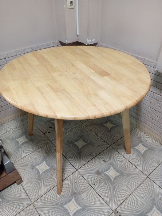 Продам деревянный круглый стол