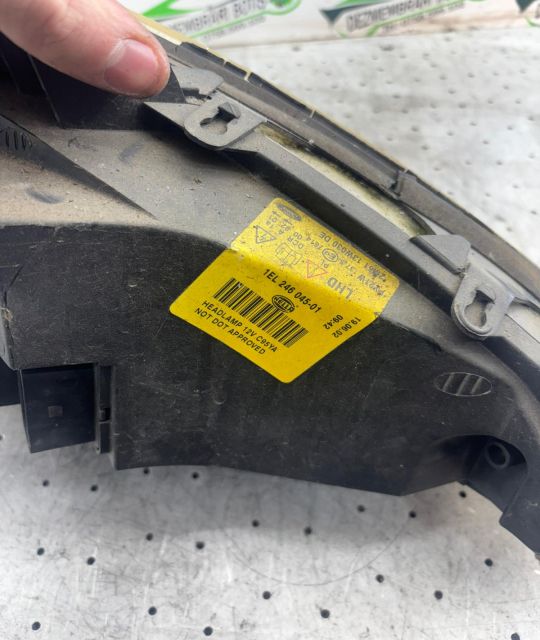 Far stanga cu Xenon Ford Focus prima generatie