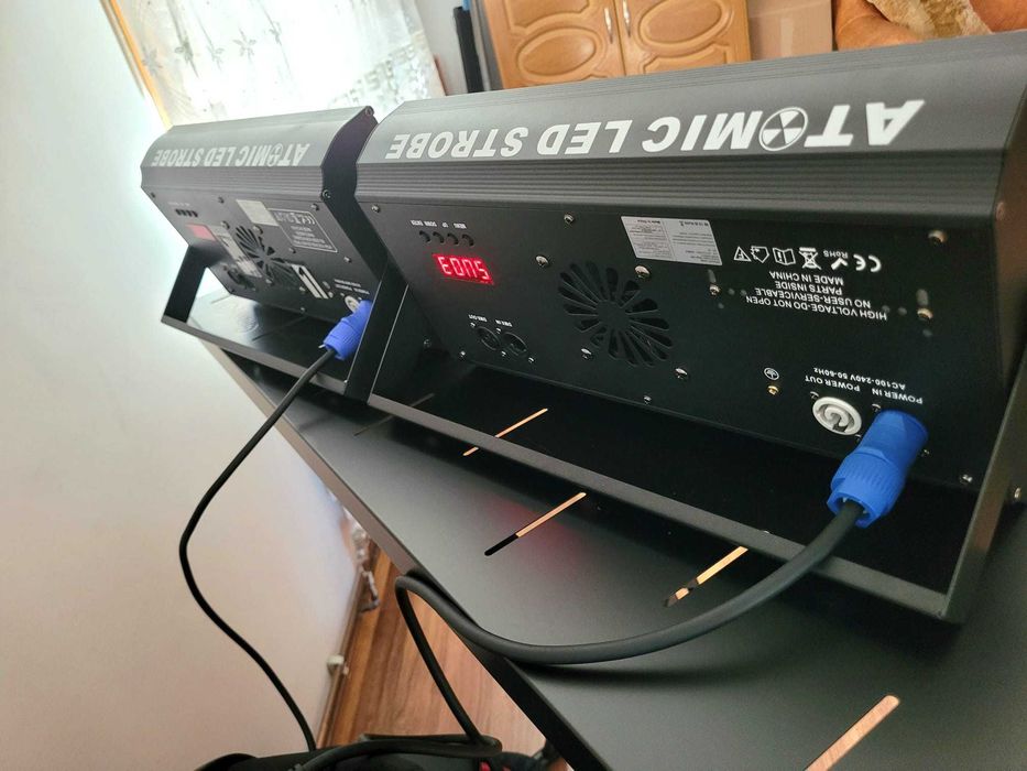 Stroboscoape 200W RGBW jocuri de lumini disco DJ formatii scene club