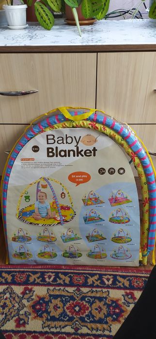 Коврик с игрушками