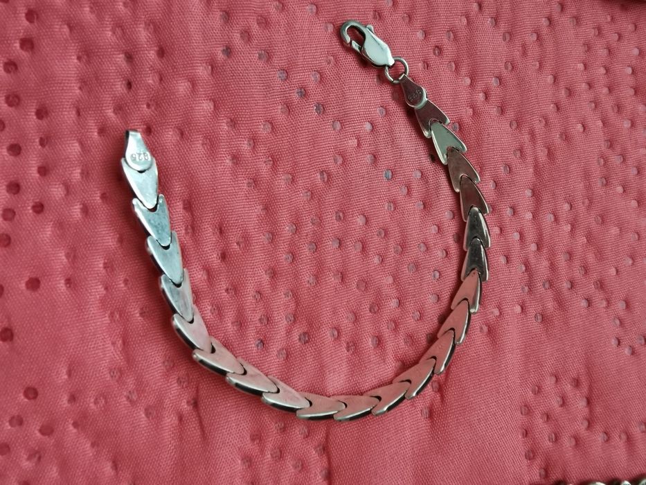 Сребърни гривни, висулки и пръстен