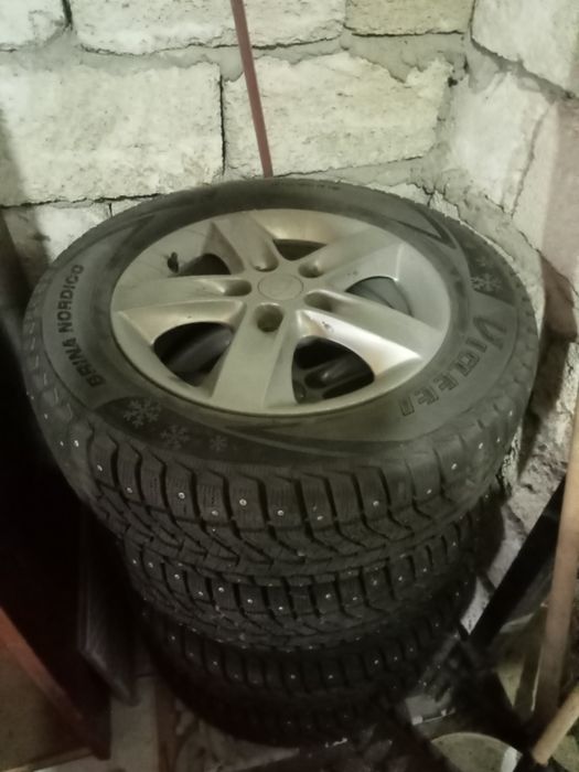 Шины с дисками в идеальном состояние.