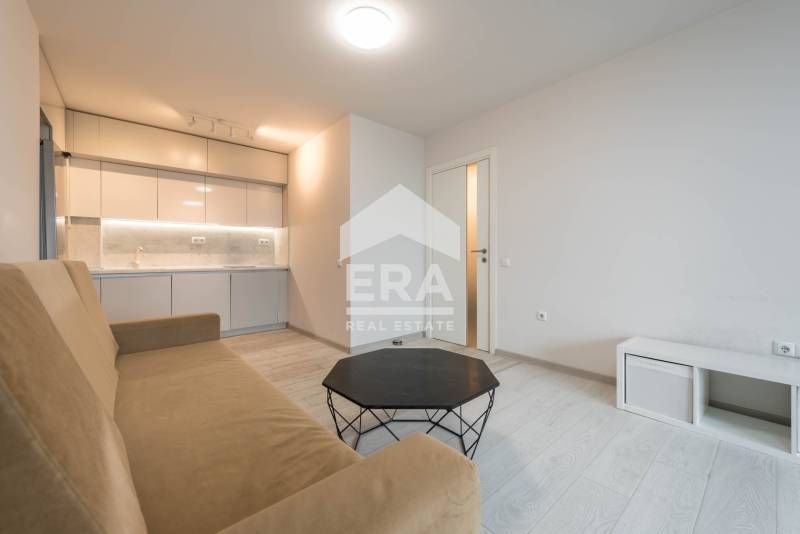 Двустаен, обзаведен, югоизточен апартамент за продажба, с морска панор