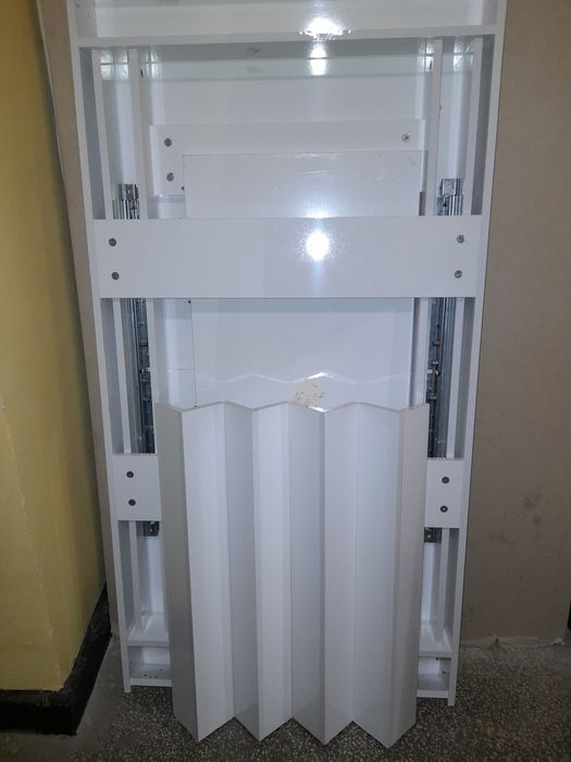 Голяма трапезна маса(разтегателна) бял гланц почти нова!!! Промоция!