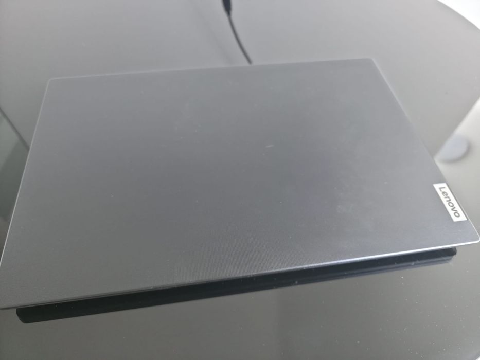 Vand laptop Lenovo V15 G2