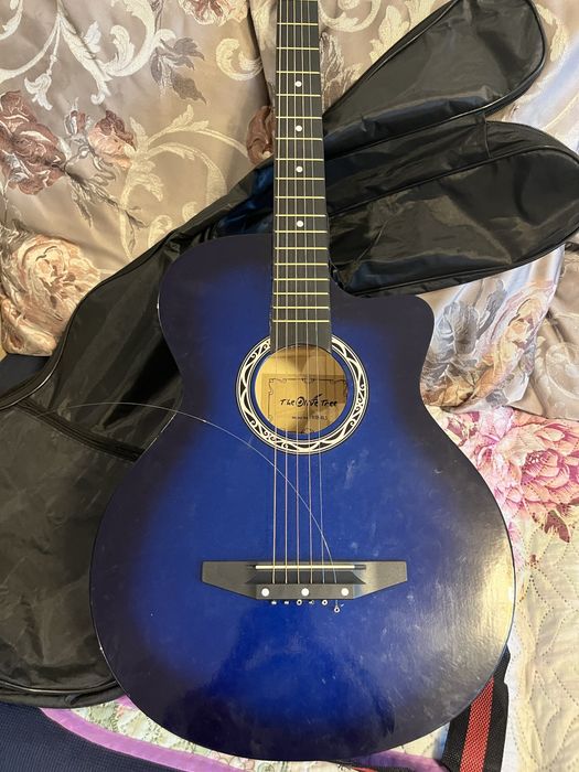 продам акустическую гитару