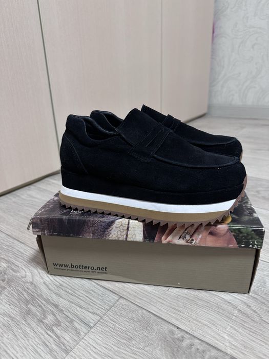 Замшевые кроссовки 37 размер