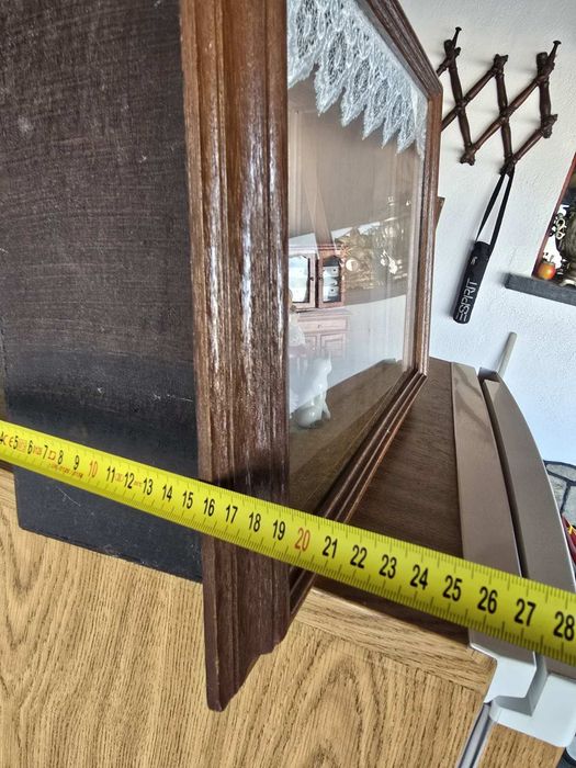 Обемна  ретро картина с дървена рамка