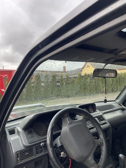 Dezmembrez Mitsubishi pajero 2.5 tdi