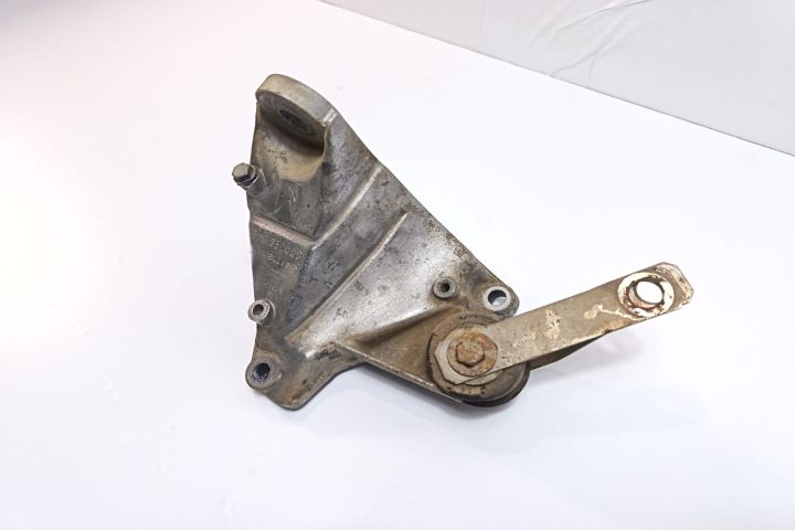 Suport cutie viteza dreapta 8D0399114S Volkswagen VW Passat B5.5 (fac