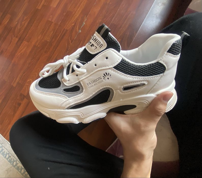 Кросовки женские