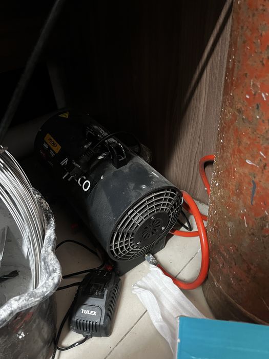 Продам газовую горелку, и 2 газ баллона, оба полные