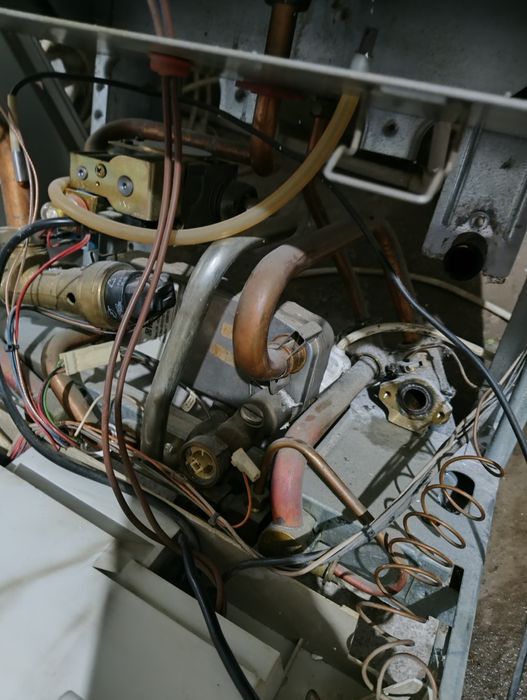 Cetrala vaillant cu pompa defecta  pentru piese 500 lei