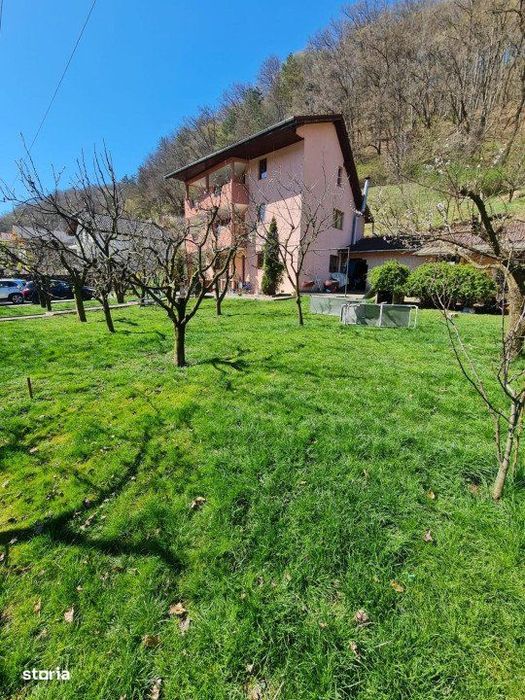 Casa individuala, 6 camere, 249 mp, 1200 mp de teren, zona Tauti