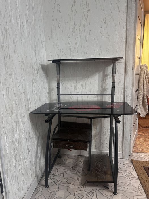 Стол для компьютера