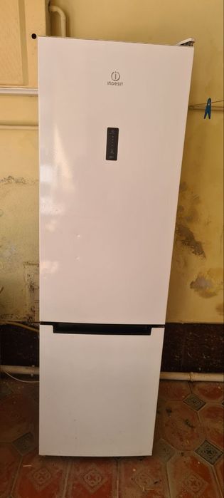 Холодильник Indesit оригинал