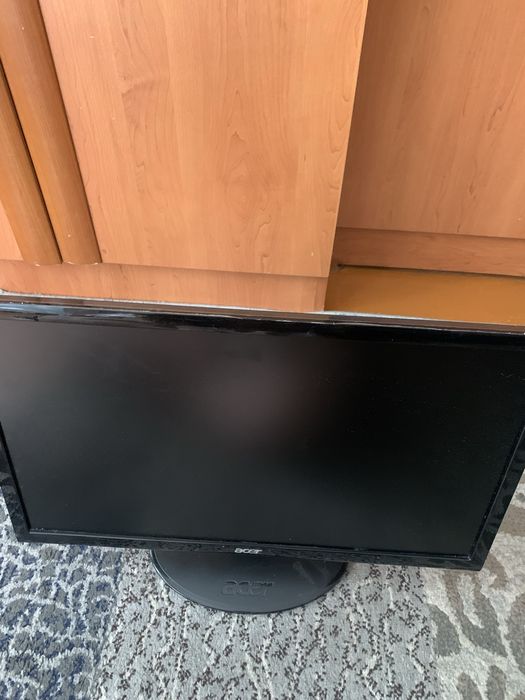 Монитор 22" Acer Full HD + переходник HDMI